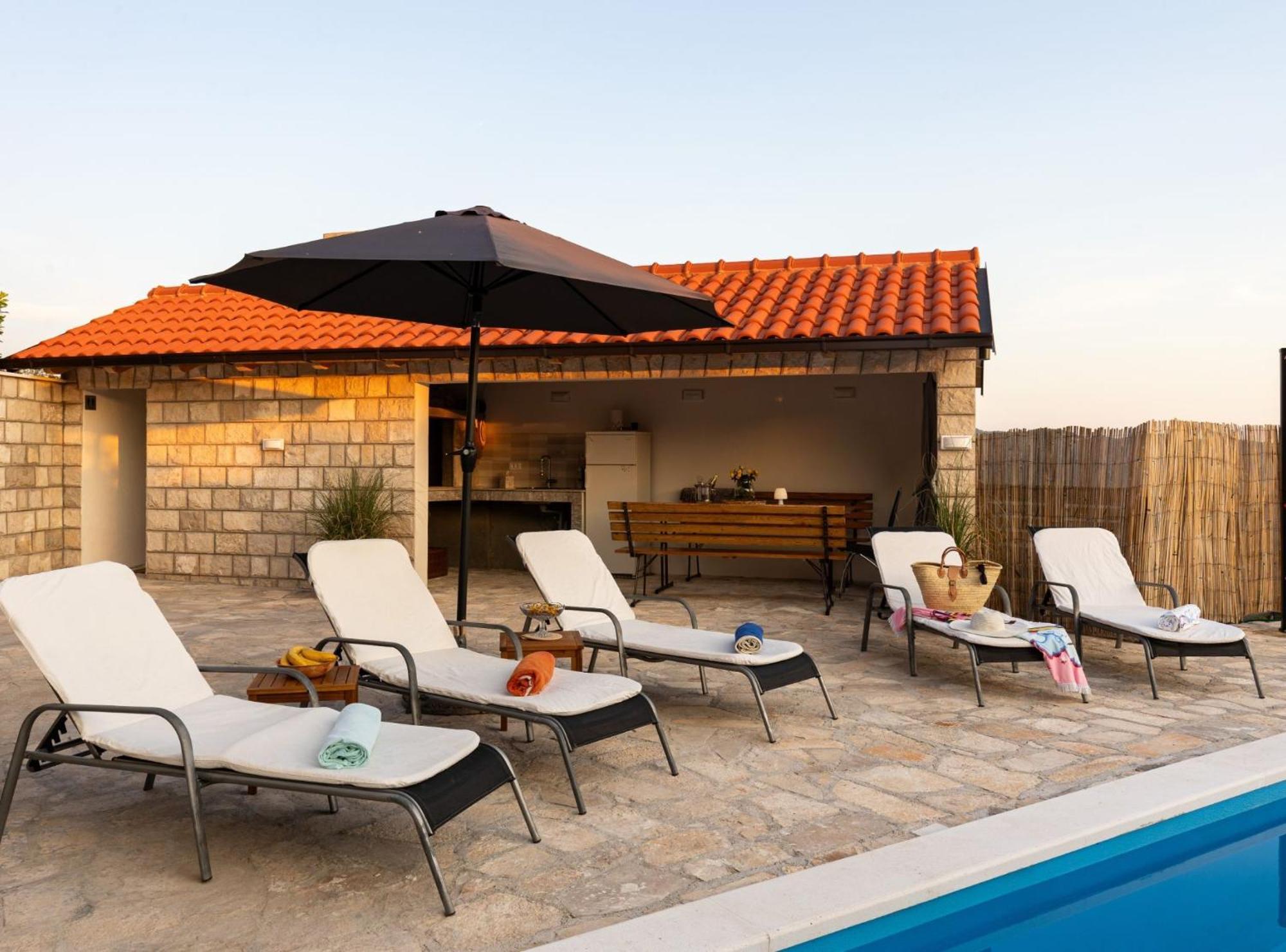 Villa Source With Private Pool Pridvorje ภายนอก รูปภาพ
